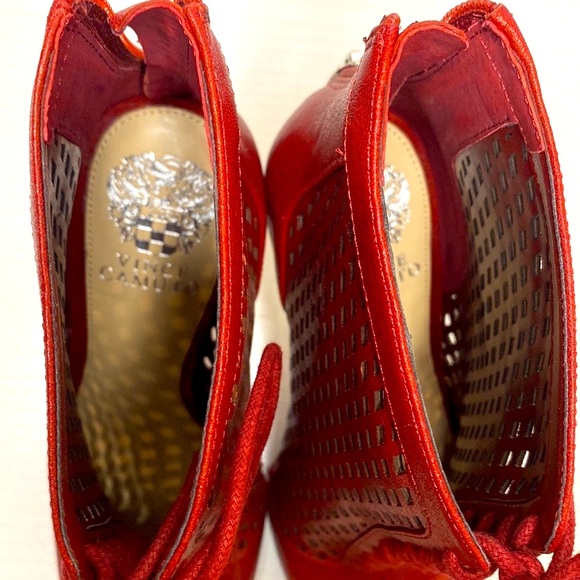 Vince Camuto size 8.5 Red Booties - Picture 3 of 7